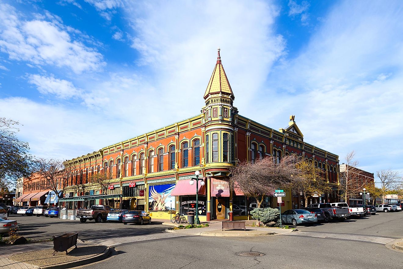 These Towns On The Pacific Coast Have The Best Main Streets Worldatlas