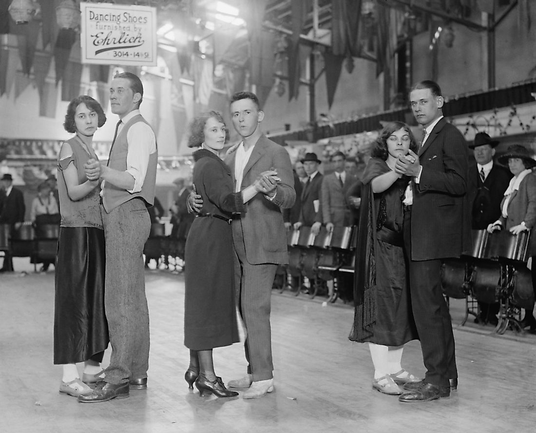 Couples participate in a "marathon dance" in the Roaring Twenties. Editorial credit: Everett Historical / Shutterstock.com.