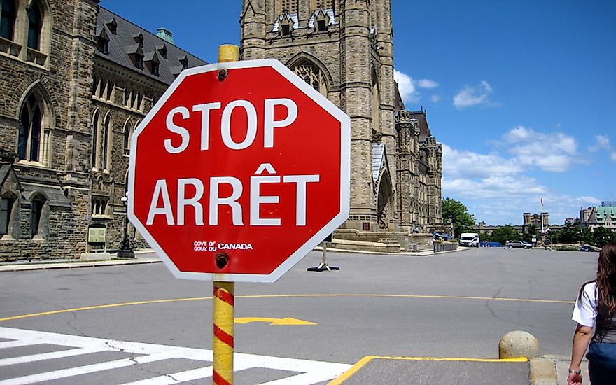 A street sign in Canada in both English and French.