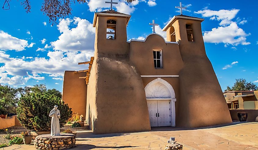 Historic adobe San Francisco de Asis Mission Church in Taos, New Mexico. Image credit Vineyard Perspective via Shutterstock