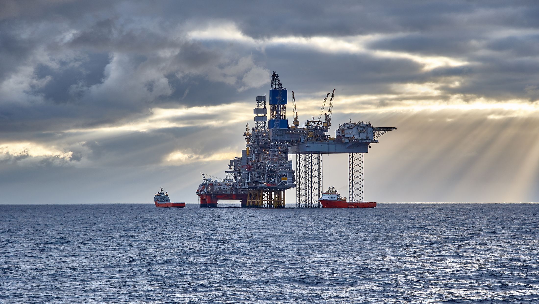 Oil and gas industry in the North Sea. Image credit:  Igor Hotinsky/Shutterstock.com