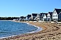 Beachfront homes in Madison, Connecticut. By Lo Schmitt, CC BY-SA 4.0, Wikimedia Commons