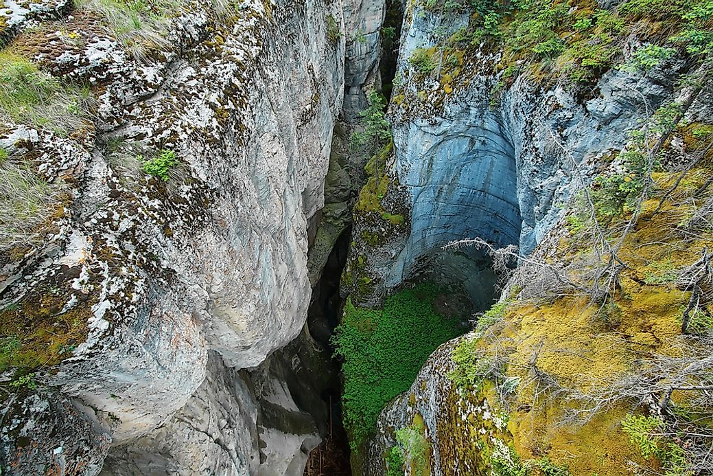 what-is-the-difference-between-a-canyon-and-a-gorge-worldatlas