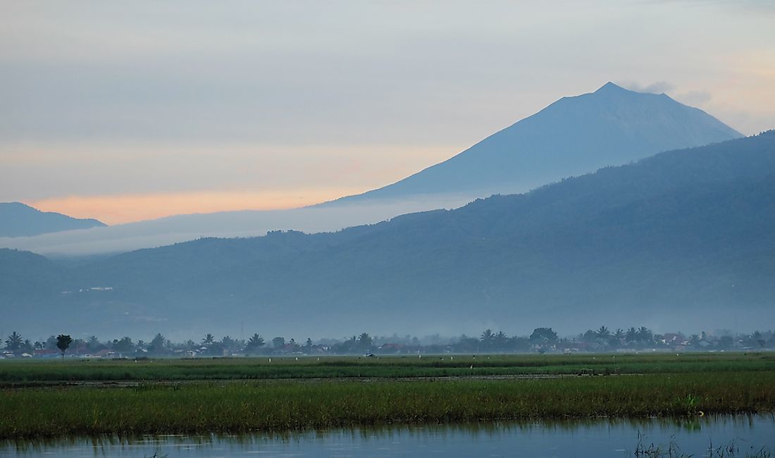 Where Are The Barisan Mountains WorldAtlas Com   Shutterstock 692833771 