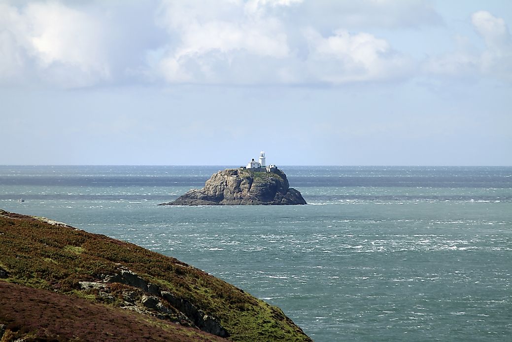 what-is-the-smallest-island-in-the-world-worldatlas