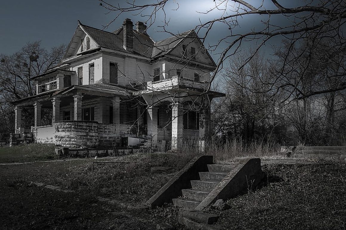 10 Horrifying Haunted Houses Around The World You Can Visit 