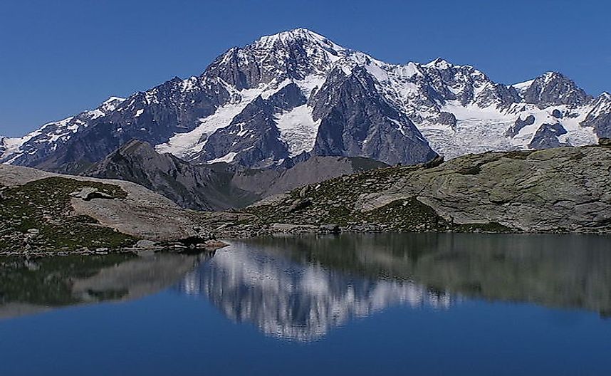 Tallest Mountains In Italy WorldAtlas Com   640px Primo Piano Del Monte Bianco Al Lago Di Pietra Rossa 