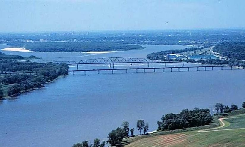 Facts About The Mississippi River WorldAtlas Com   Miss R Dam 27 