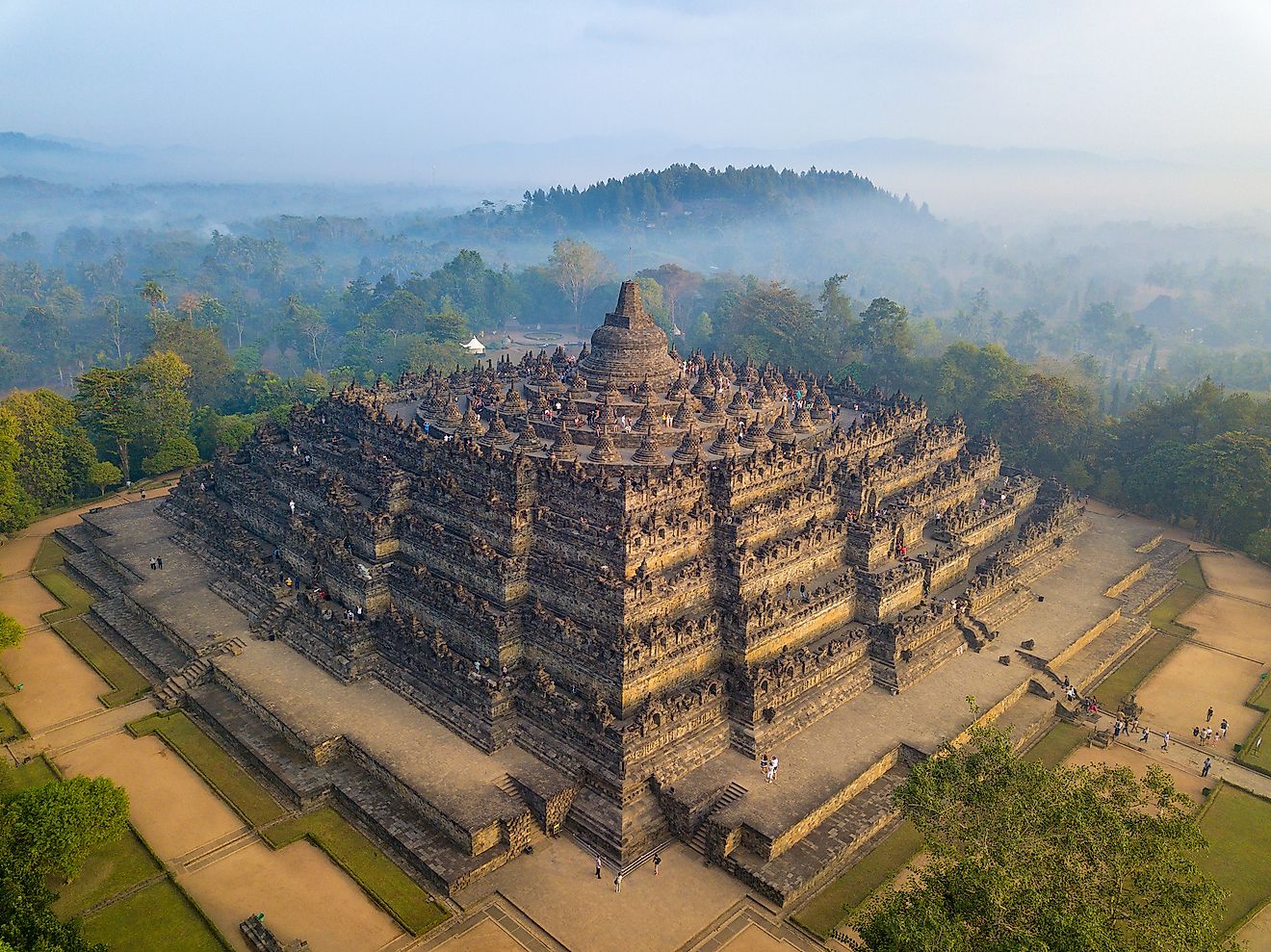 Храм Боробудур в Индонезии стены