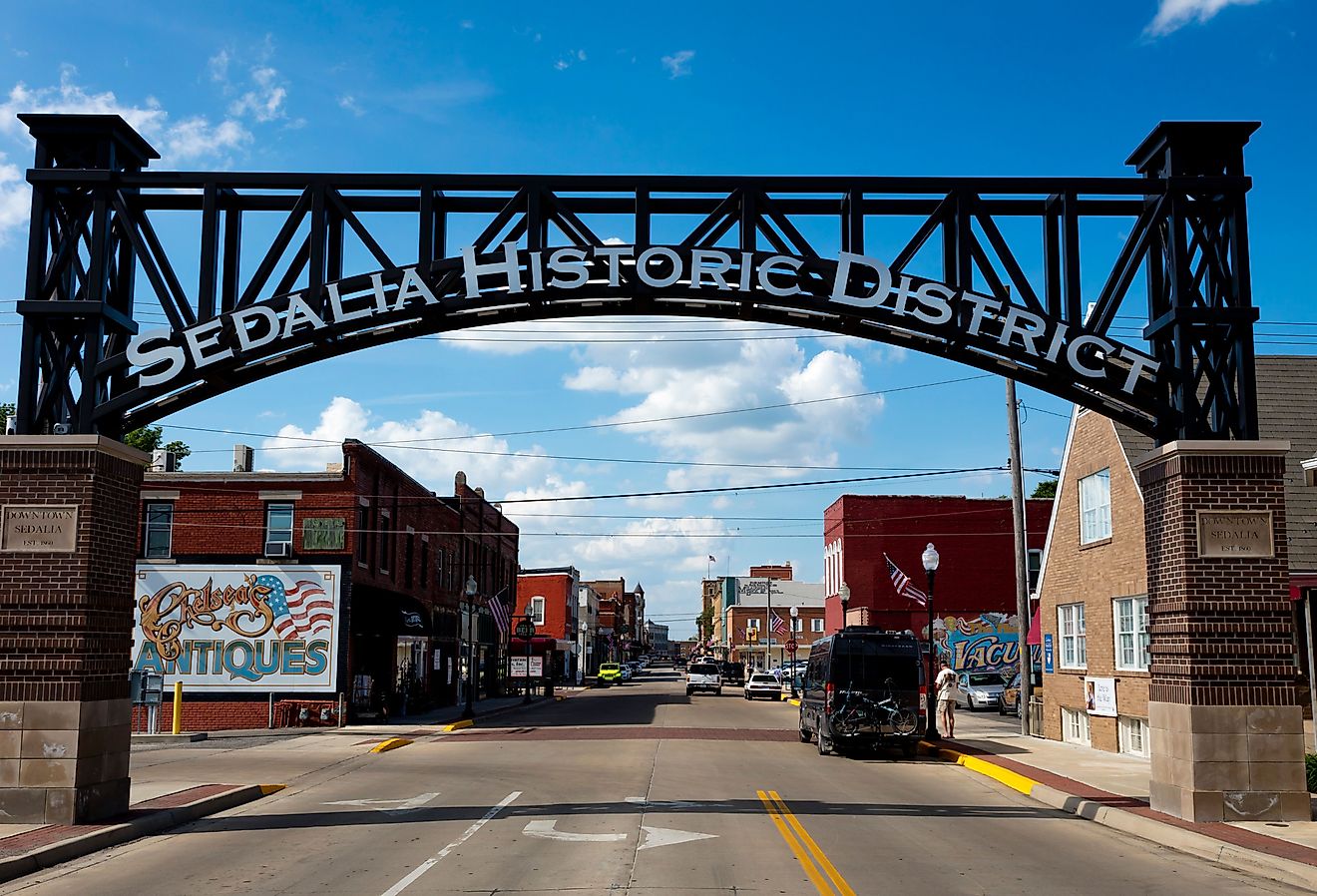 8 Best Small Towns To Retire In Missouri In 2024 WorldAtlas   Shutterstock 1592638867 1 