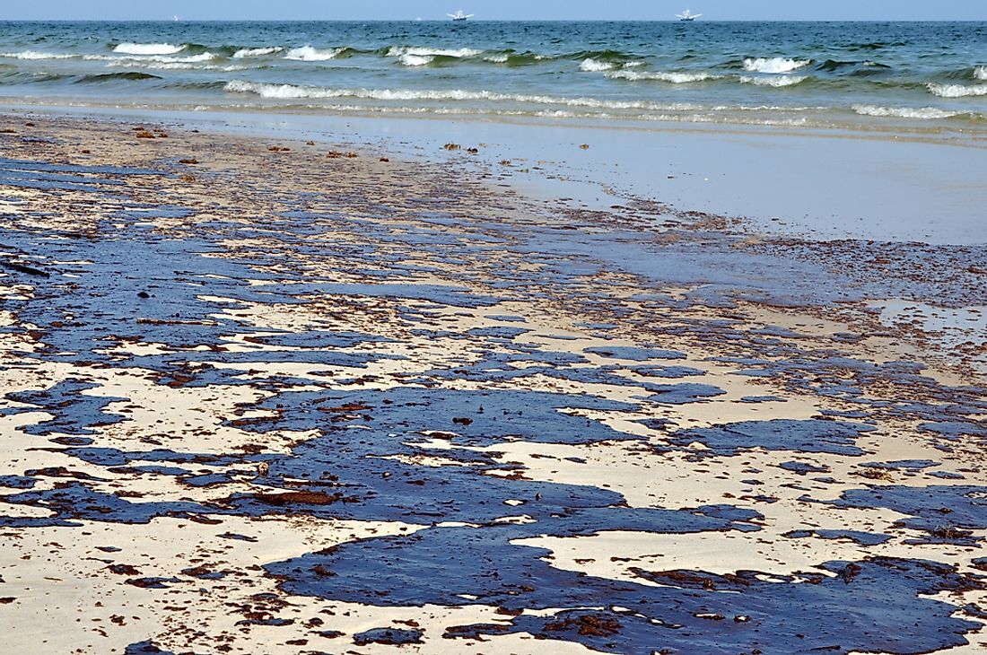 how-do-oil-spills-affect-the-environment-worldatlas