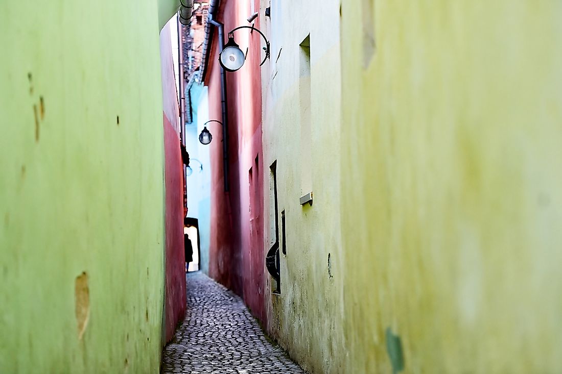 the-narrowest-streets-in-the-world-worldatlas