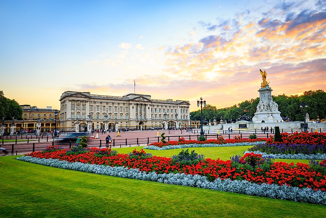 How Many Rooms Are in Buckingham Palace? - WorldAtlas