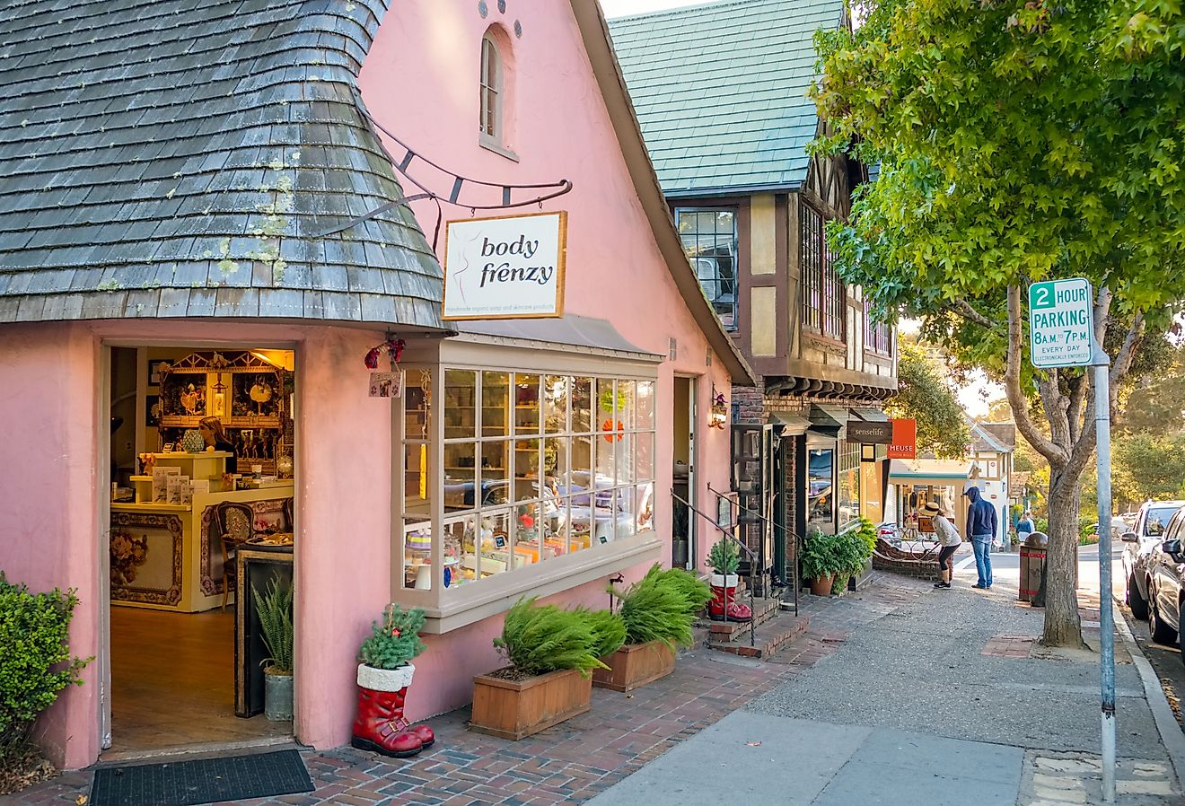 13 Small Towns Getaways On The Pacific Coast For Retirees - WorldAtlas