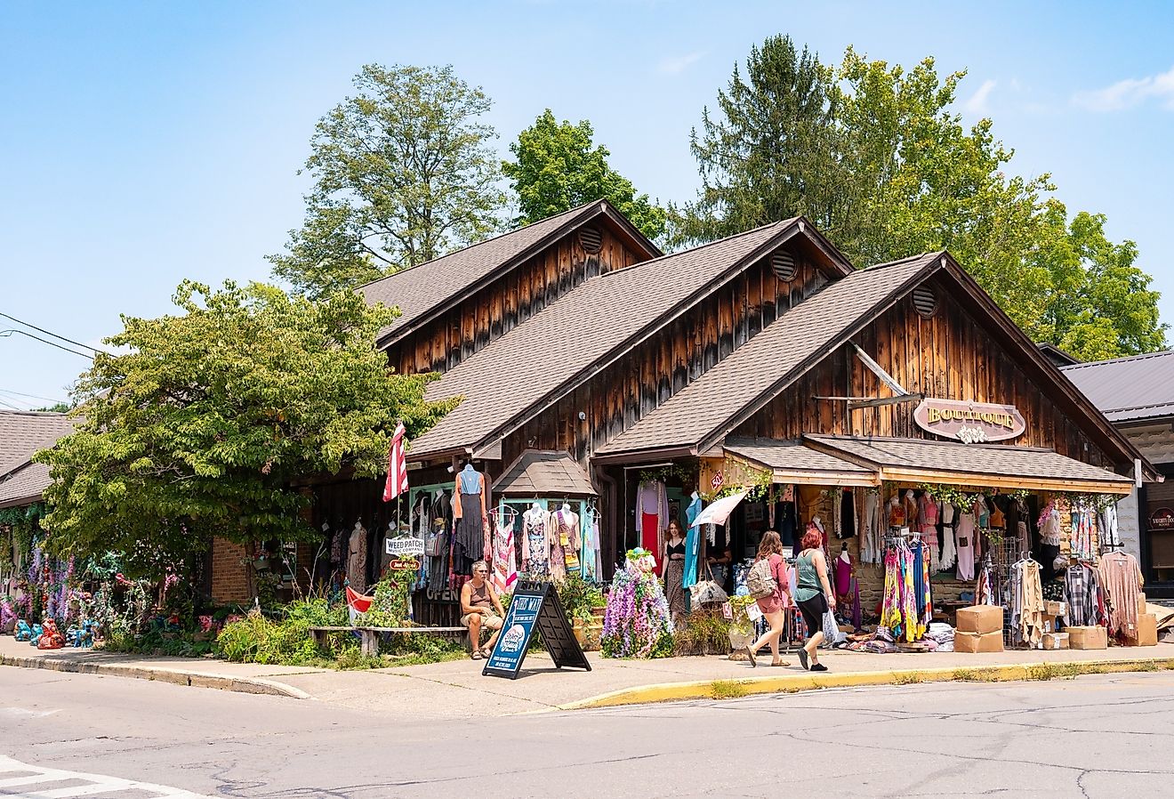 Downtown Nashville, Indiana. Image credit Little Vignettes Photo via Shutterstock