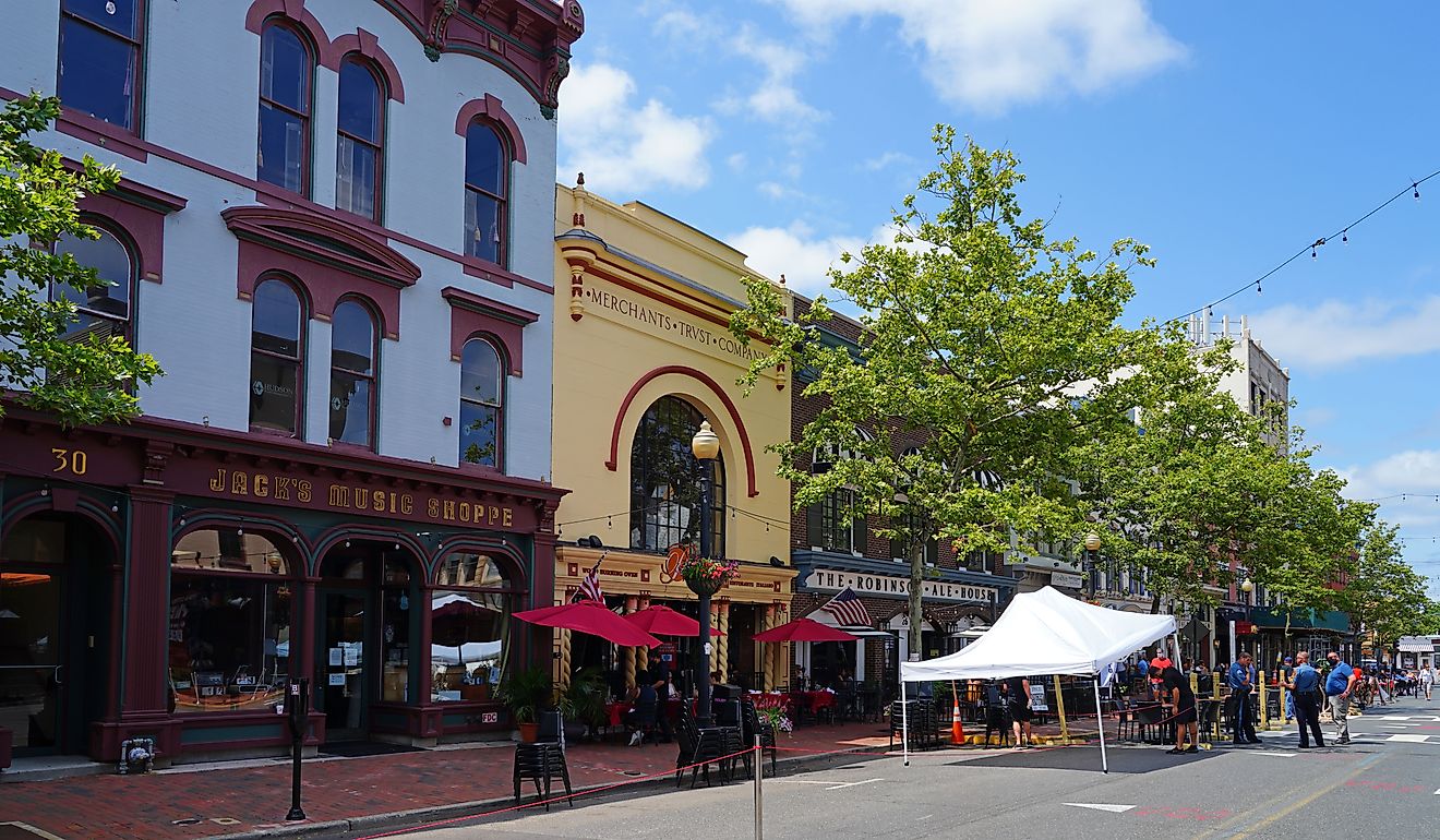 View of downtown buildings on Broad Street in the town of Red Bank, Monmouth County, New Jersey. Editorial credit: EQRoy / Shutterstock.com