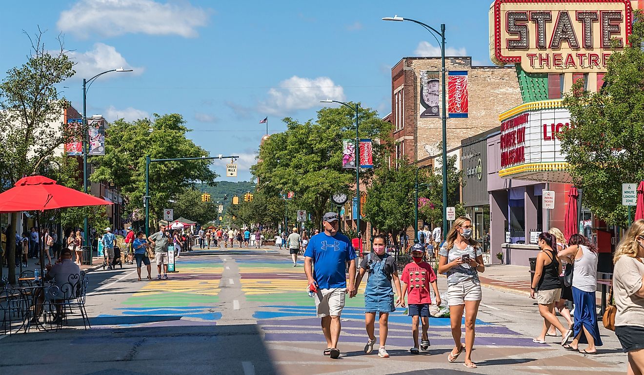 Busy Front Street in downtown with State Street Theater. Traverse City, Michigan. Editorial credit: Heidi Besen / Shutterstock.com