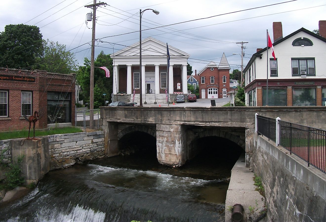 Bridge in Brandon, Vermont. Image credit Doug Kerr, CC BY-SA 2.0 <https://creativecommons.org/licenses/by-sa/2.0>, via Wikimedia Commons