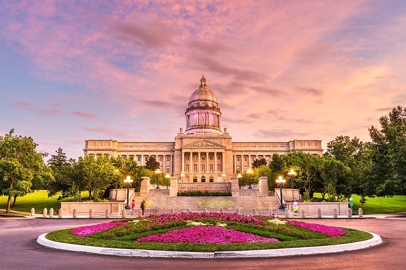 Frankfort, Kentucky, USA, with the Kentucky State Capitol at dusk.