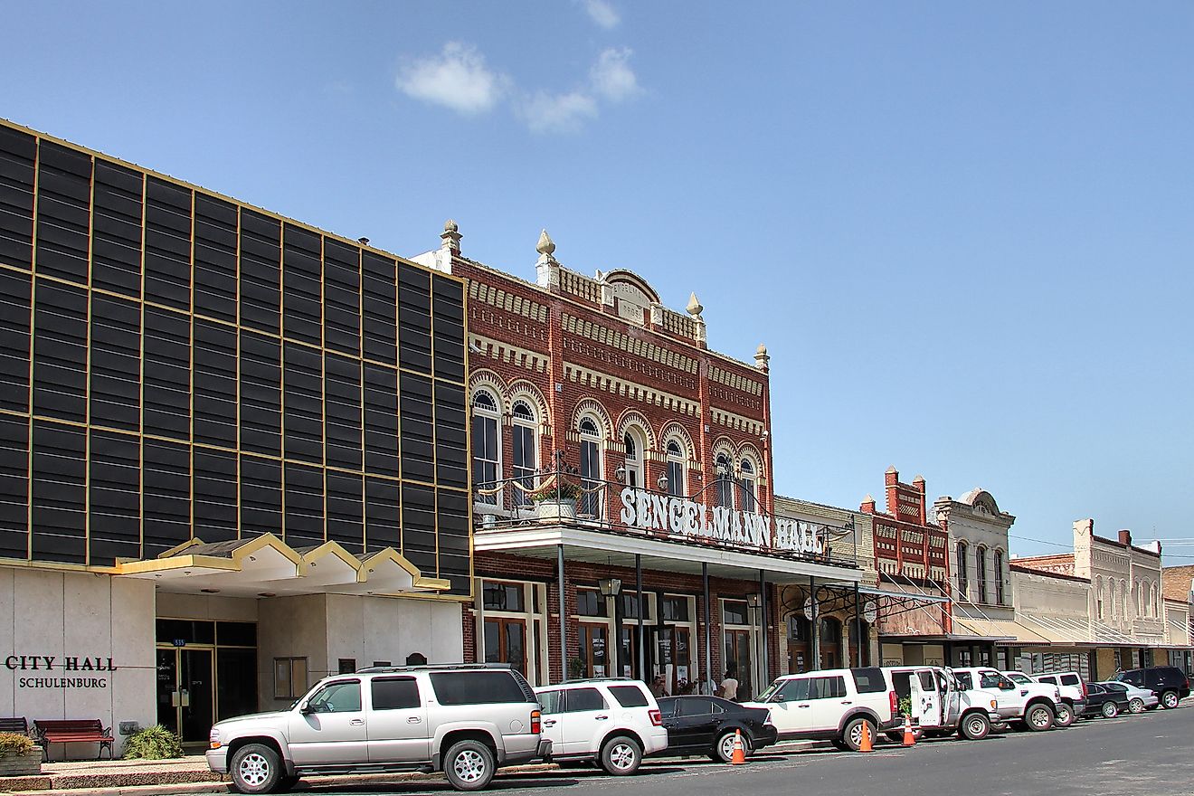 Downtown Schulenburg, Texas, United States, By Larry D. Moore, CC BY 4.0, https://commons.wikimedia.org/w/index.php?curid=20486129