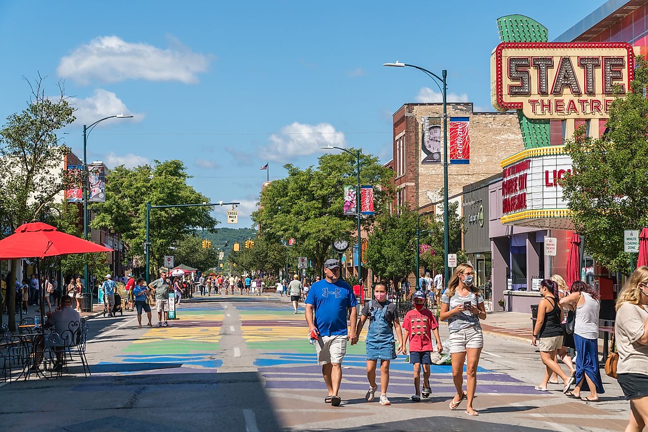 Busy Front Street in downtown Traverse City , Michigan. Editorial credit: Heidi Besen / Shutterstock.com.