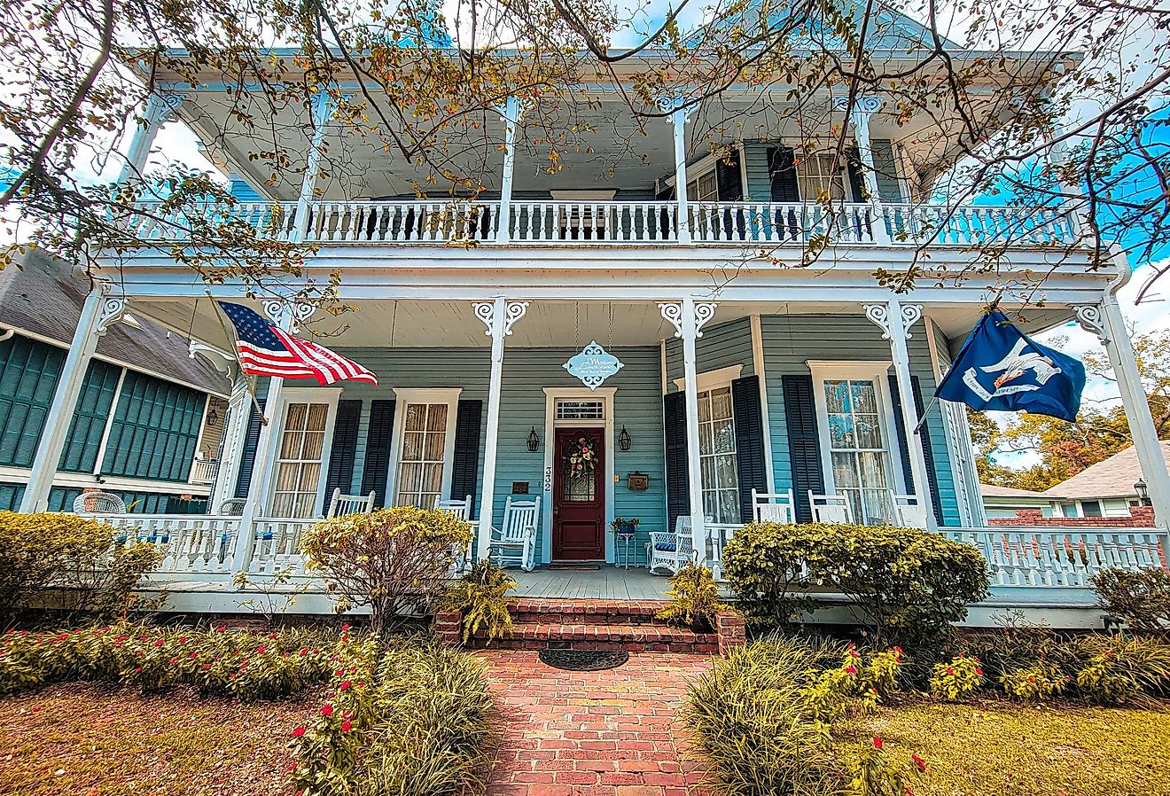 A historic home in downtown Natchitoches. Image credit VioletSkyAdventures via Shutterstock.