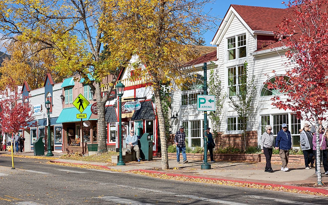 View of golden and red trees in downtown Estes Park, Colorado. By Frank Schulenburg, CC BY-SA 4.0, Wikimedia Commons. https://commons.wikimedia.org/w/index.php?curid=154080818