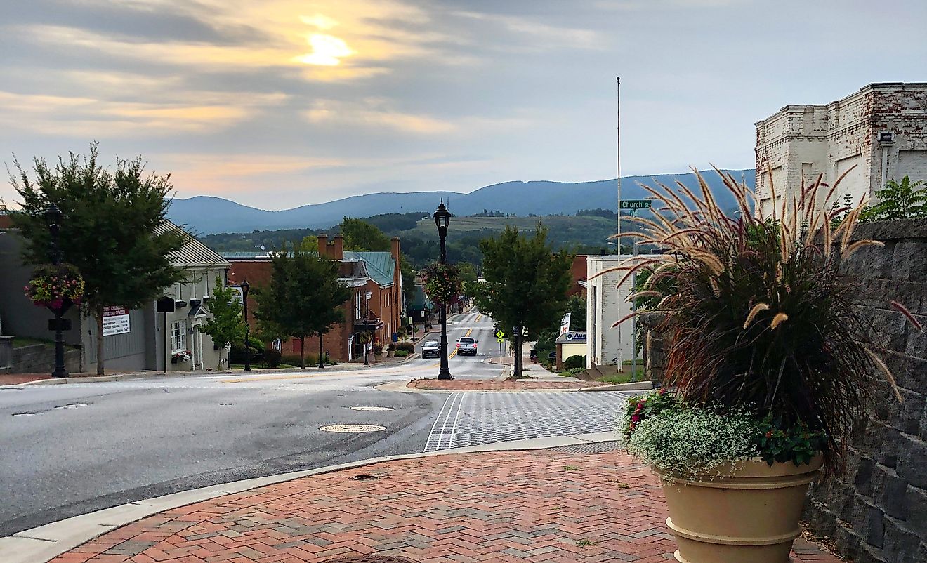 Downtown Waynesboro, Virginia showing Main Street looking East, By Duffyss1 - Own work, CC BY-SA 4.0, https://commons.wikimedia.org/w/index.php?curid=95494777