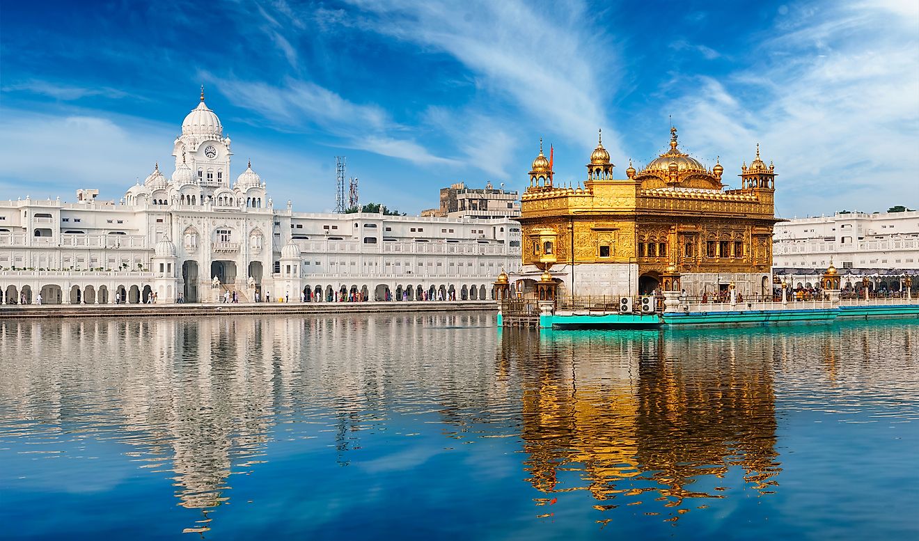 Sikh gurdwara Golden Temple (Harmandir Sahib). Amritsar, Punjab, India