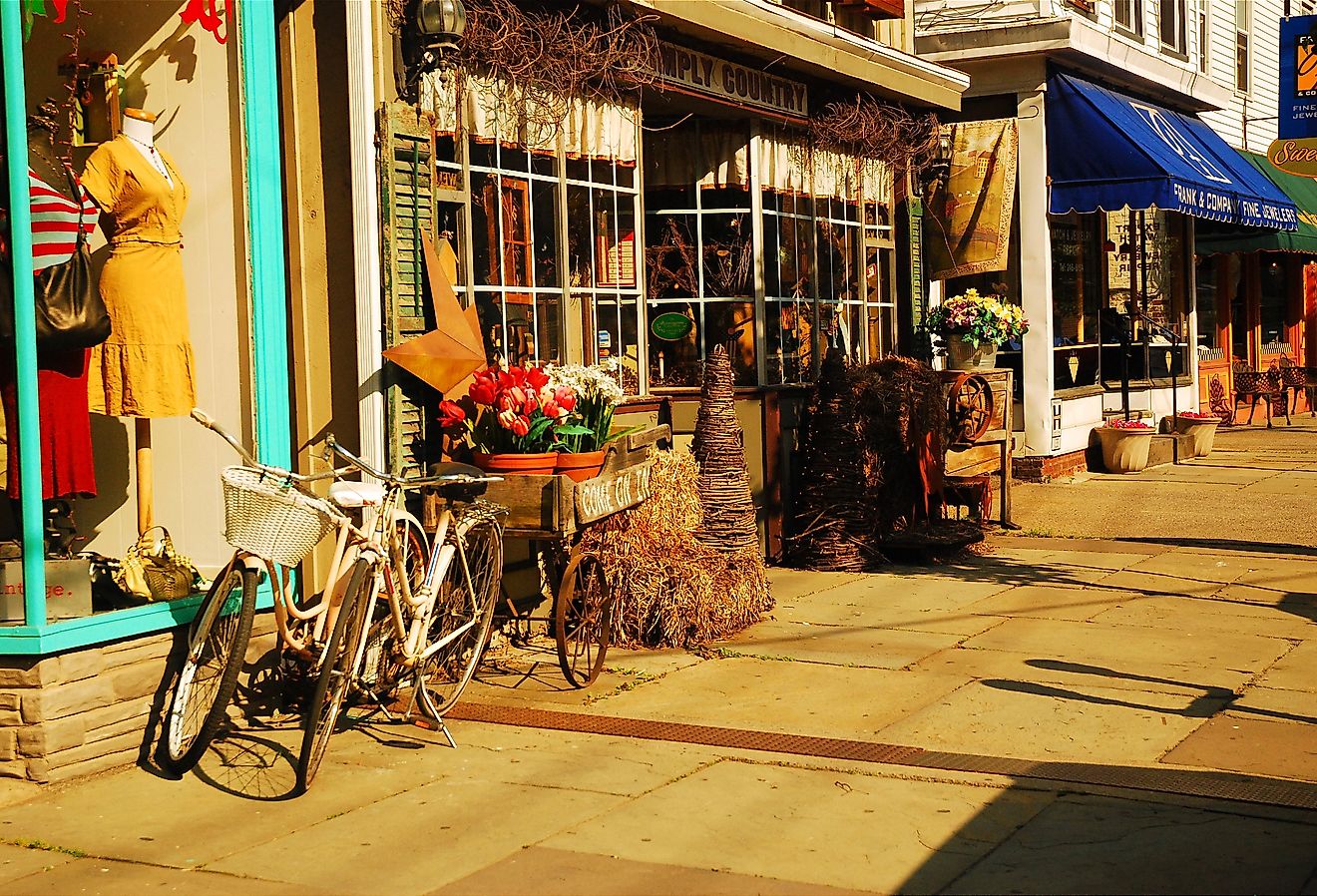 A boutique store in Saugerties, New York with a bicycle parked outside. Image credit James Kirkikis via Shutterstock