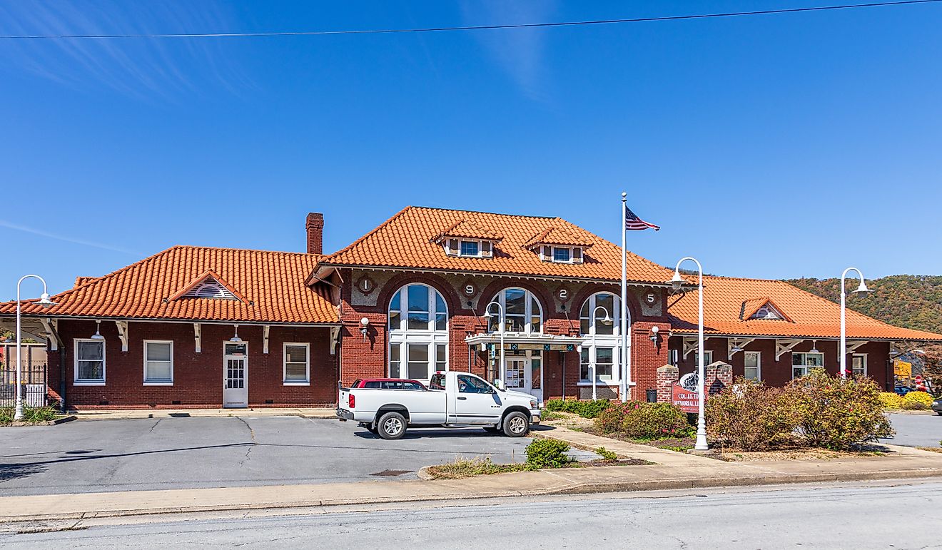 Col. J. F. Toney Memorial Library in Erwin, Tennessee. Editorial credit: J. Michael Jones / Shutterstock.com