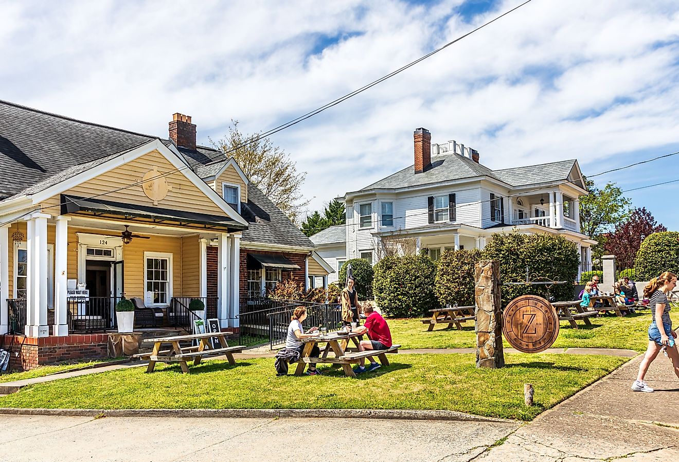 Bakery and cafe in downtown Fort Mill, with multiple people eating outside on picnic tables. Image credit Nolichuckyjake via Shutterstock.