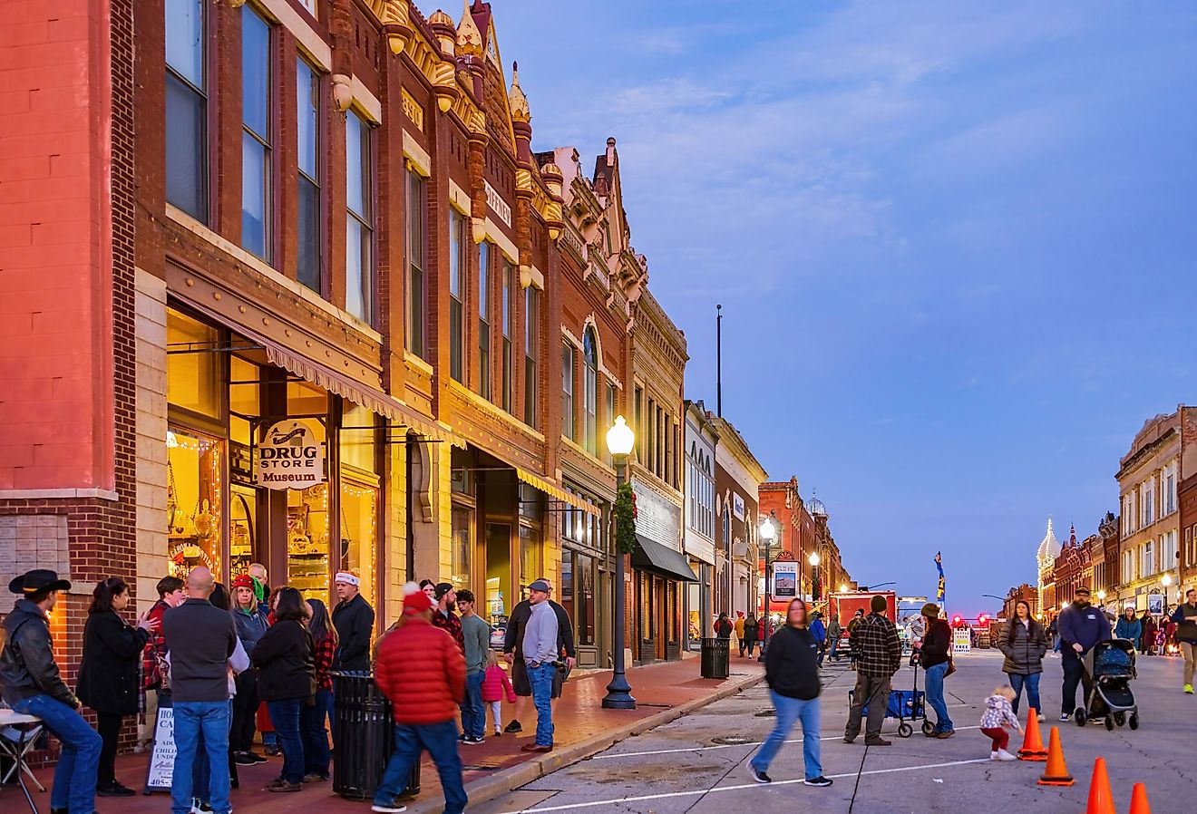 Night view of the famous Guthrie Victorian walk. Image credit Kit Leong via Shutterstock.