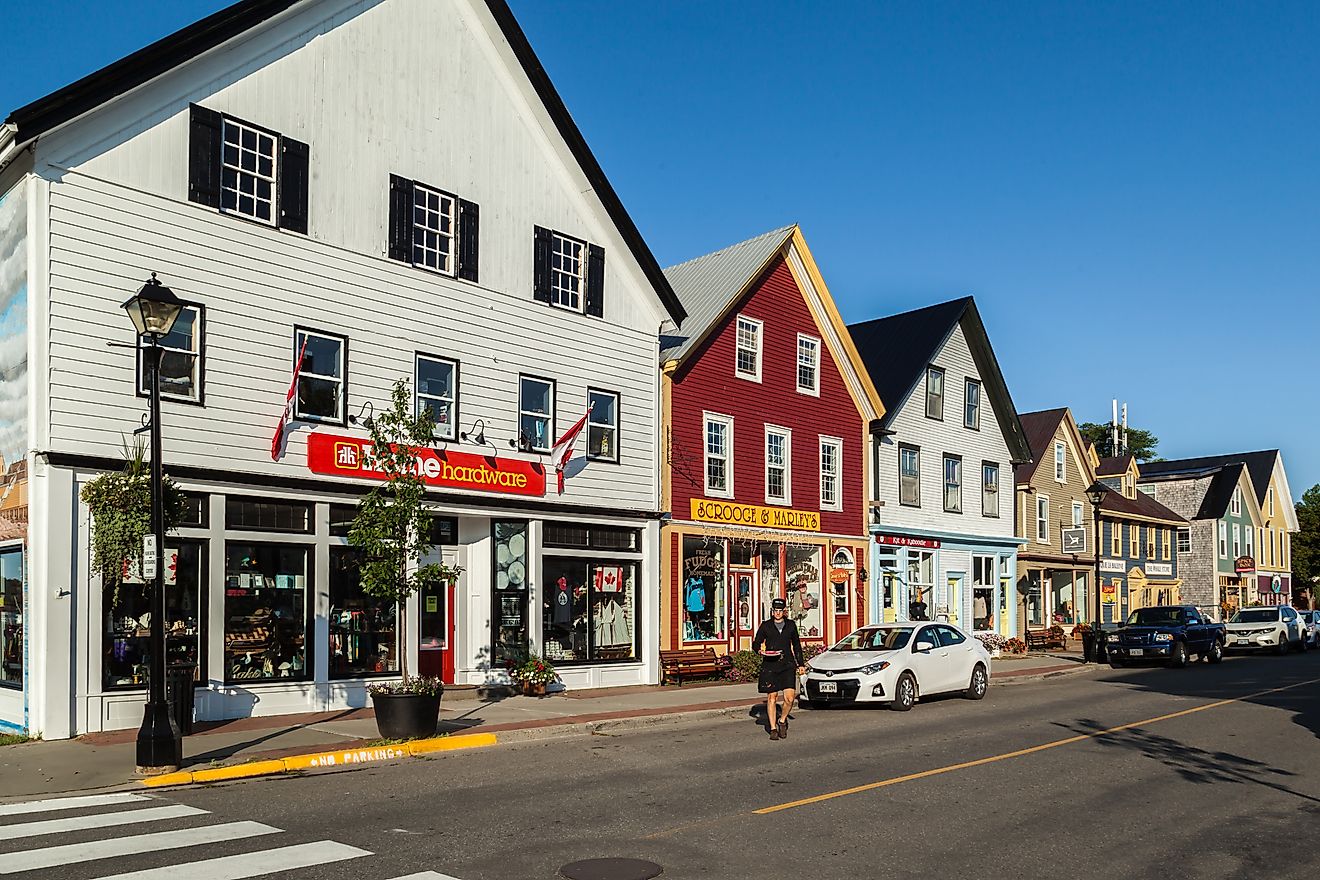 Street view of St. Andrews (St. Andrews By-the-Sea) in new Brunswick, Canada, one of Canada's largest National Historic Districts, via JHVEPhoto / Shutterstock.com