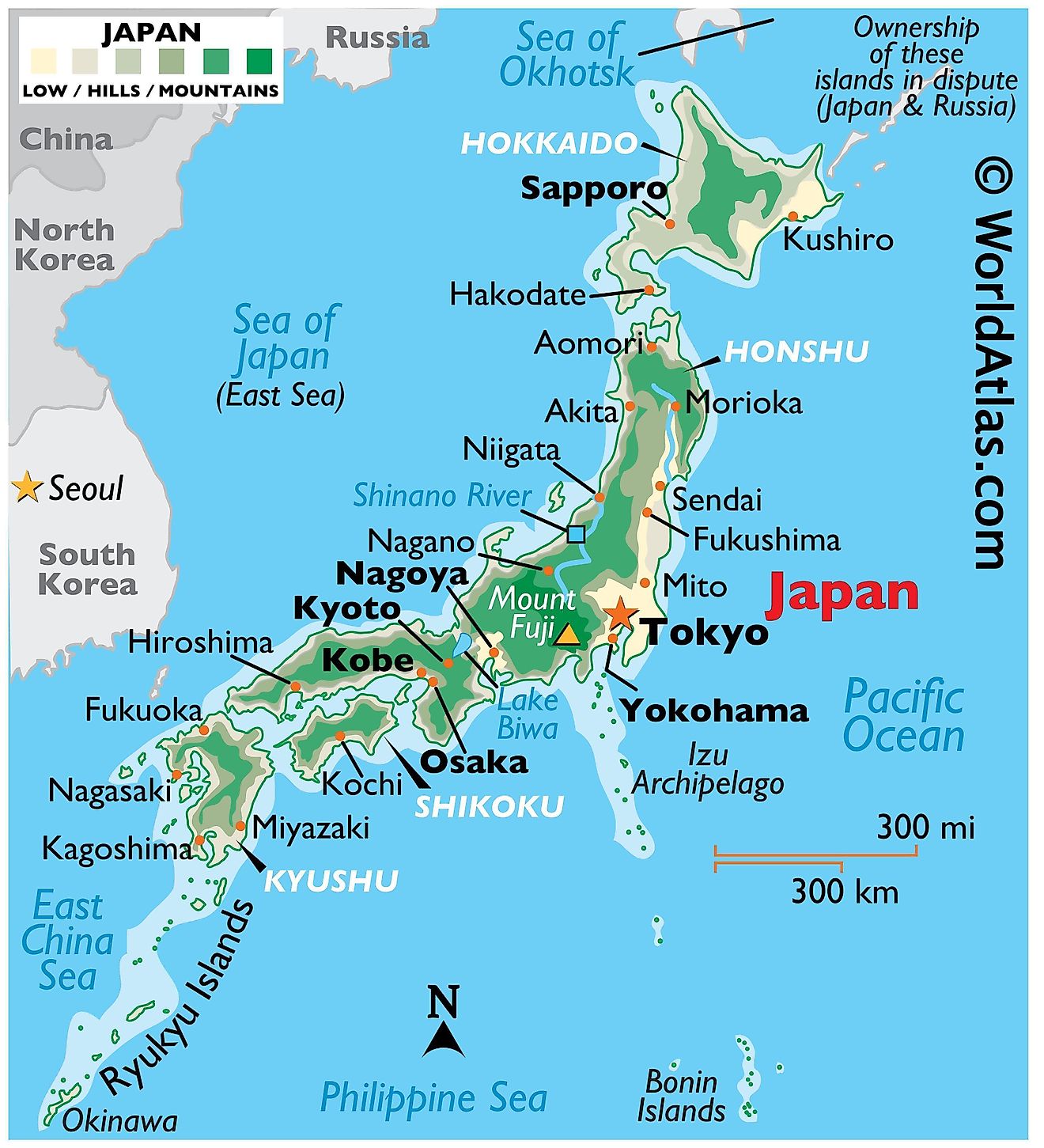 Mapa físico de Japón que muestra las cuatro islas principales, los mares circundantes, el relieve, el monte Fuji, los ríos principales, las ciudades importantes, etc.