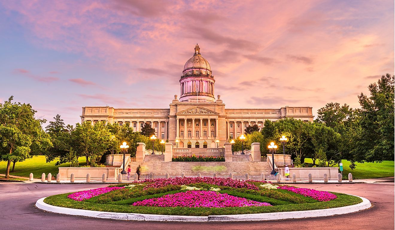 Frankfort, Kentucky, USA with the Kentucky State Capitol at dusk. 