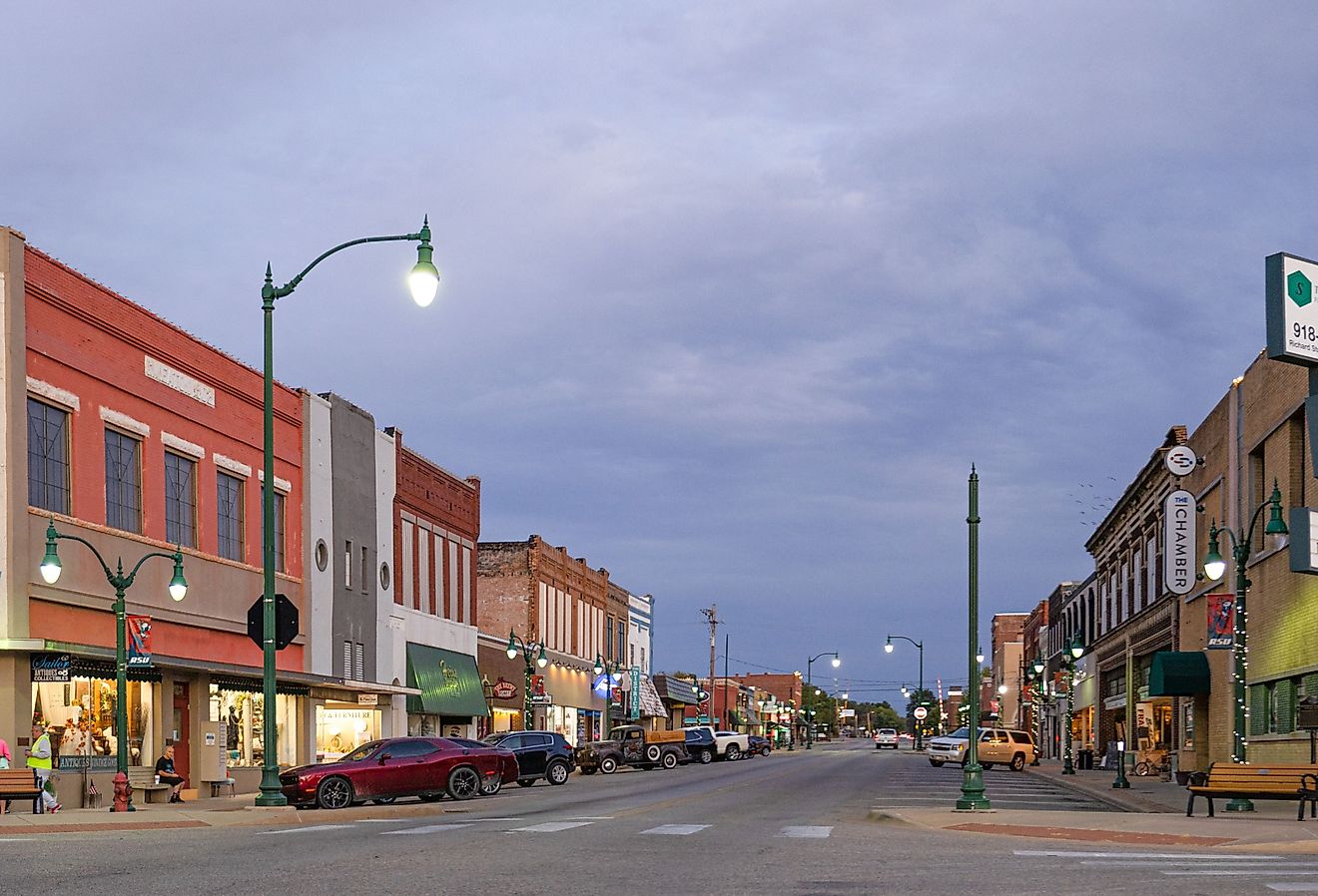 The old business district on Will Rogers Boulevard in Claremore, Oklahoma. Image credit Roberto Galan via Shutterstock.