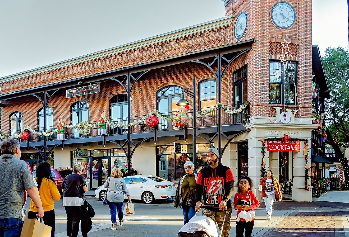 Downtown street in Ocean Springs, Mississippi. Image credit Carmen K. Sisson via Shutterstock