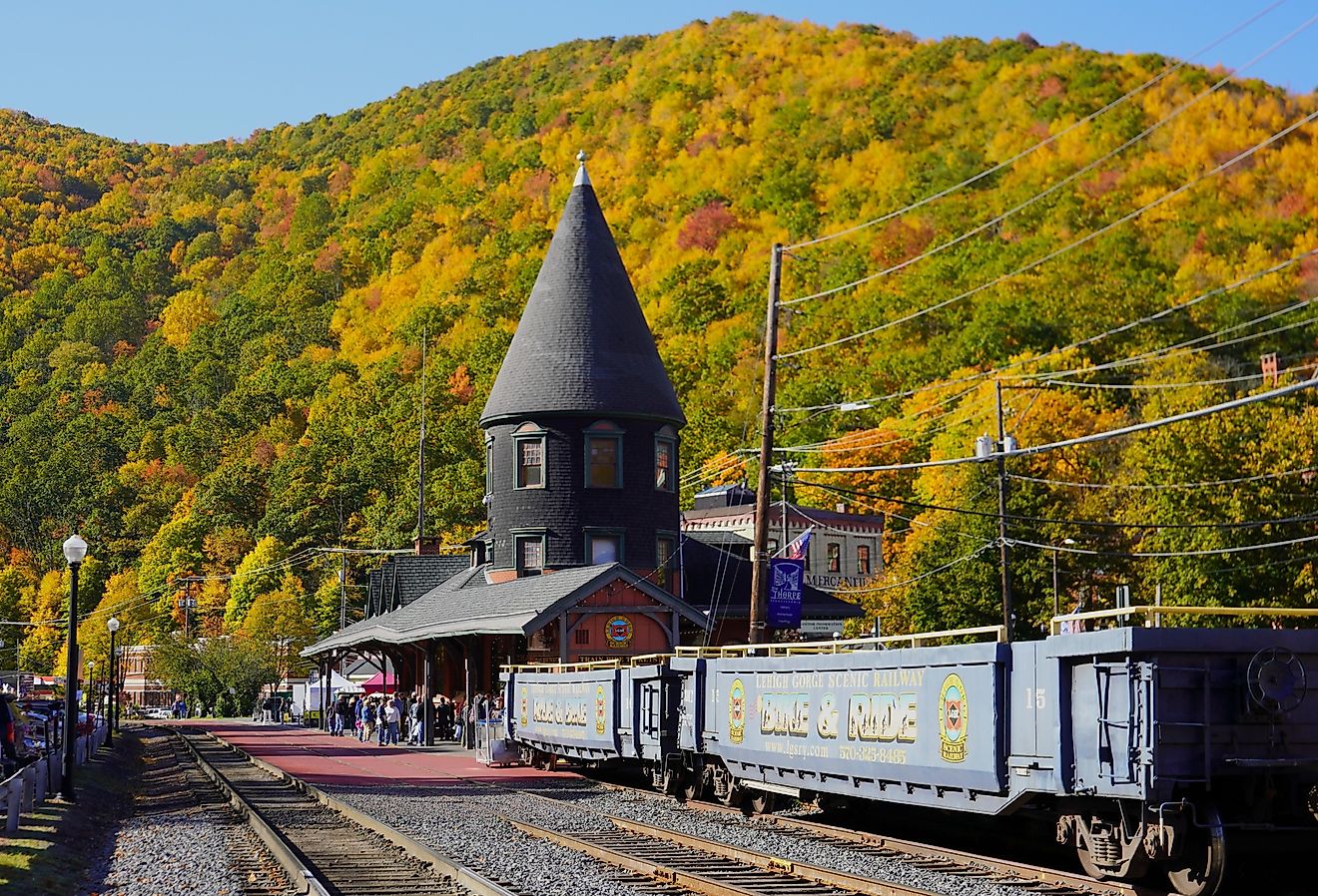 Lehigh Gorge Scenic Railway in Autumn, Jim Thorpe, Pennsylvania. Image credit PT Hamilton via Shutterstock