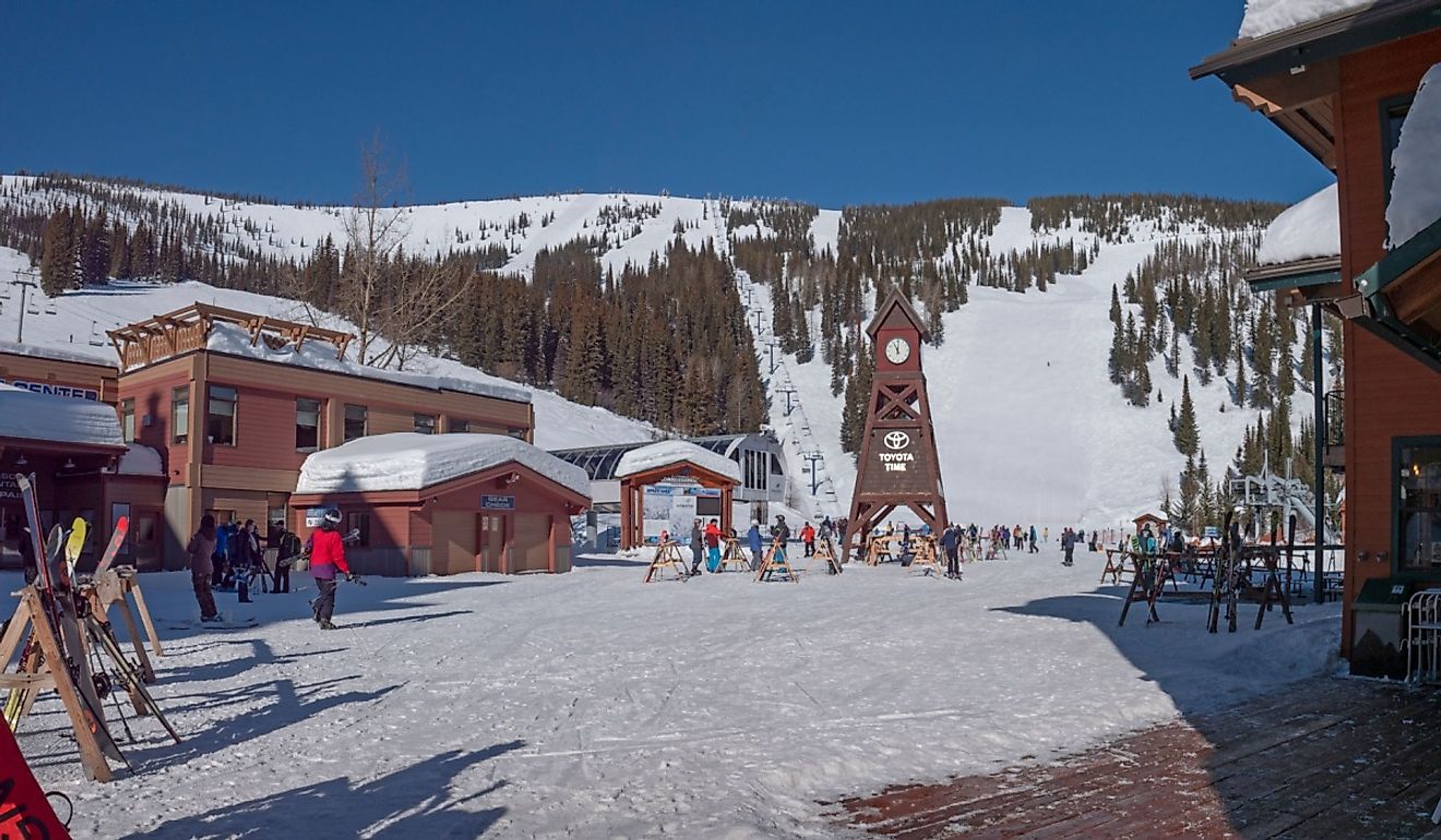 Skiers and snowboarders at Schweitzer Ski Resort Lodge in Sandpoint. Image: Cascade Creatives / Shutterstock.