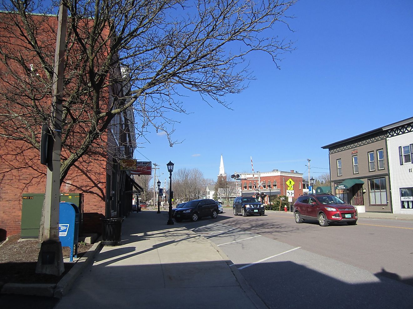 Main Street near Five Corners in Essex Junction, Vermont. By Godsendlemiwinks - Own work, CC BY-SA 3.0, https://commons.wikimedia.org/w/index.php?curid=25642292