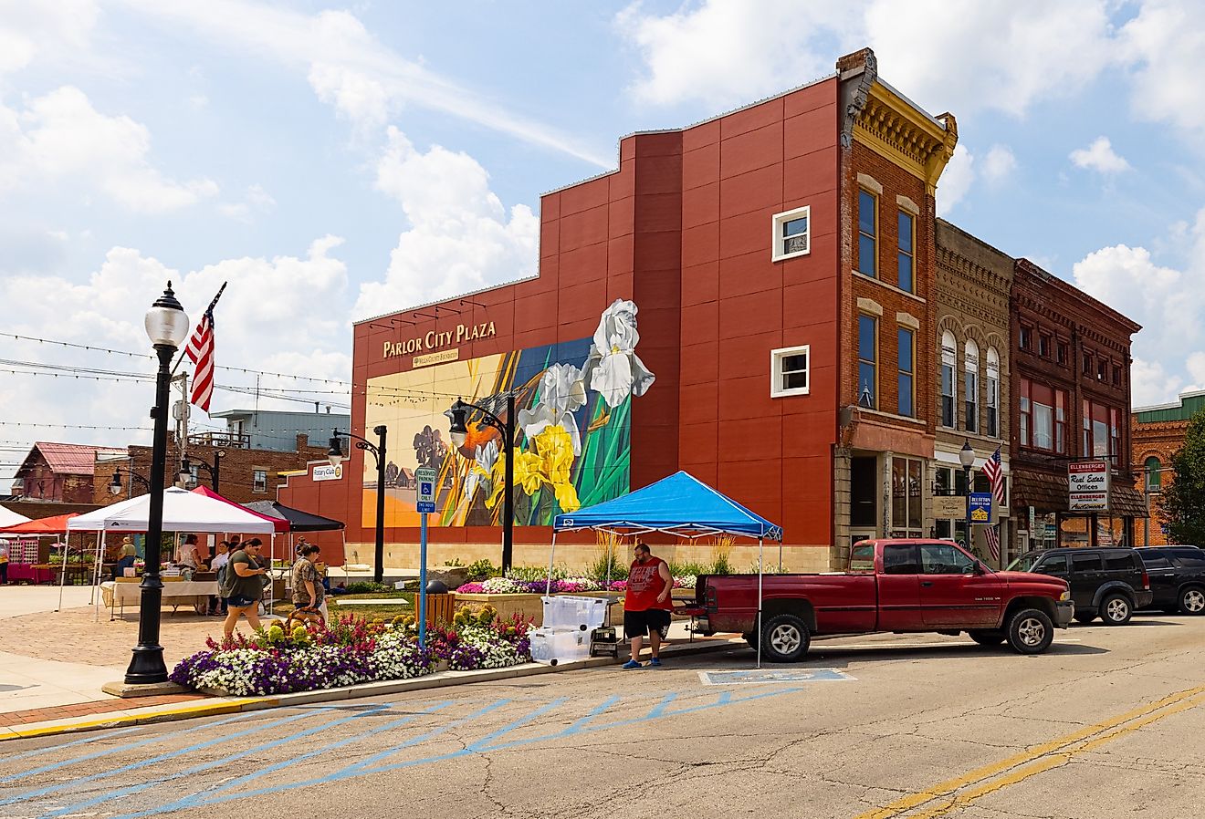 The business district on Market Street, Bluffton, Indiana. Image credit Roberto Galan via Shutterstock