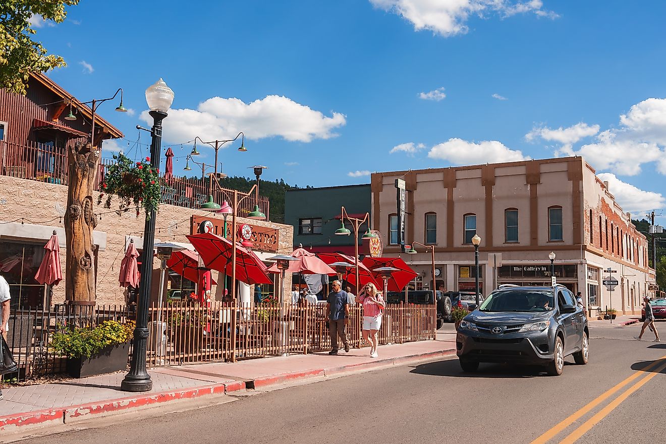 Sunny day in Williams, Arizona, near the Grand Canyon. Historic Route 66 street scene with outdoor dining, vintage buildings, modern cars, and classic American charm. Editorial credit: Aerial Film Studio / Shutterstock.com