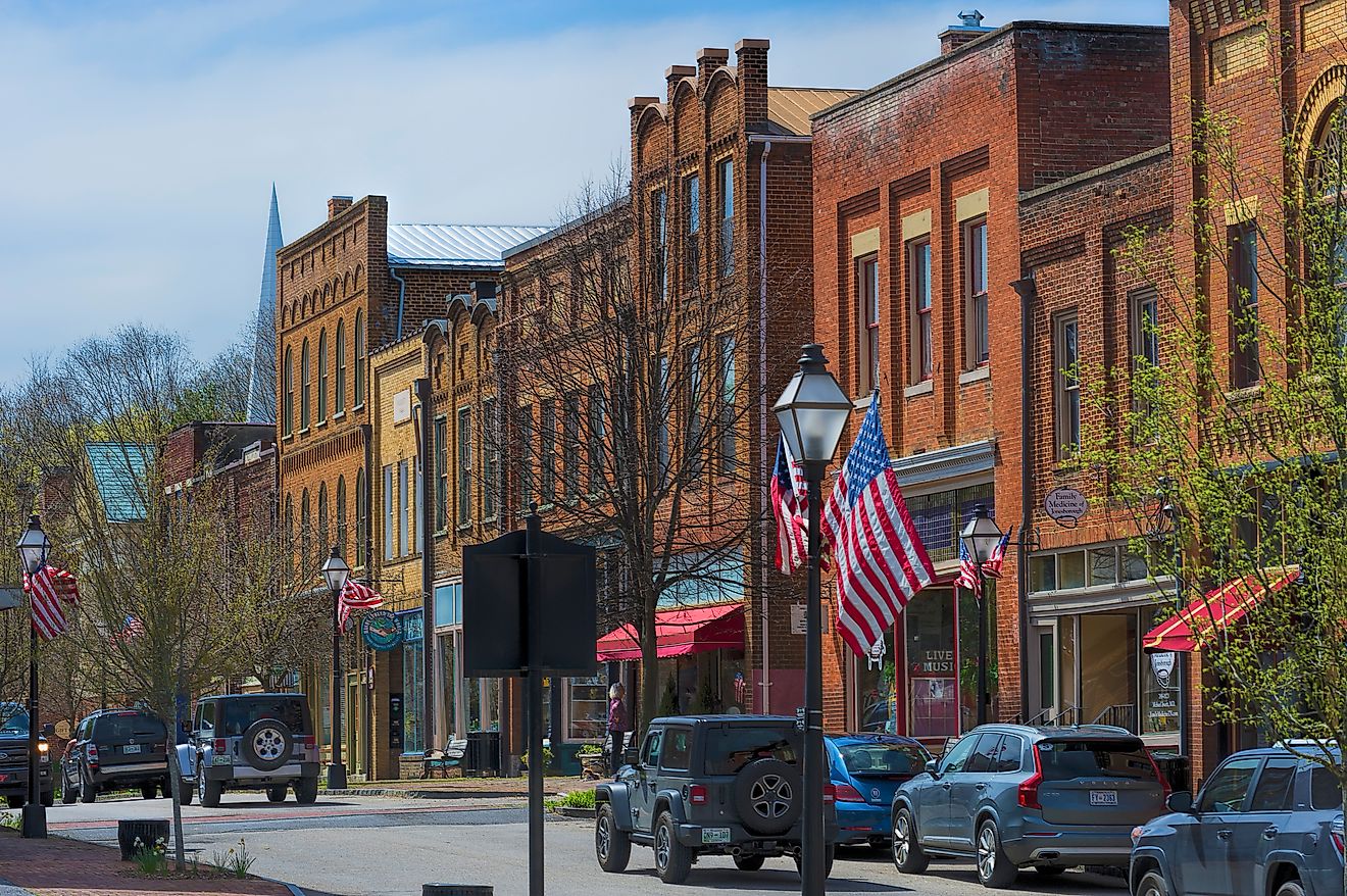 Street view in Jonesborough, Tennessee. Editorial credit: Dee Browning / Shutterstock.com