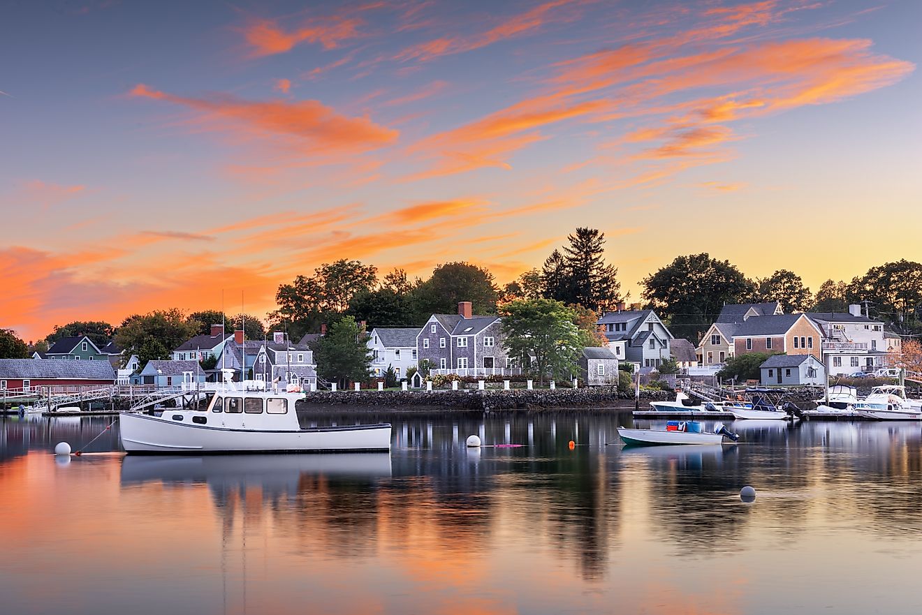 Portsmouth, New Hampshire townscape at dusk.