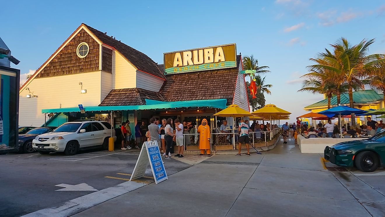 Lauderdale-By-The-Sea, Florida: Street cafe at beach in Florida, Editorial credit: Solarisys / Shutterstock.com