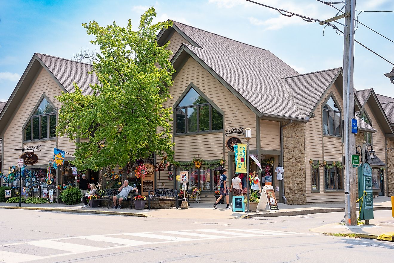 Street scene from historic downtown Nashville, Indiana, in Brown County. Editorial credit: Little Vignettes Photo / Shutterstock.com