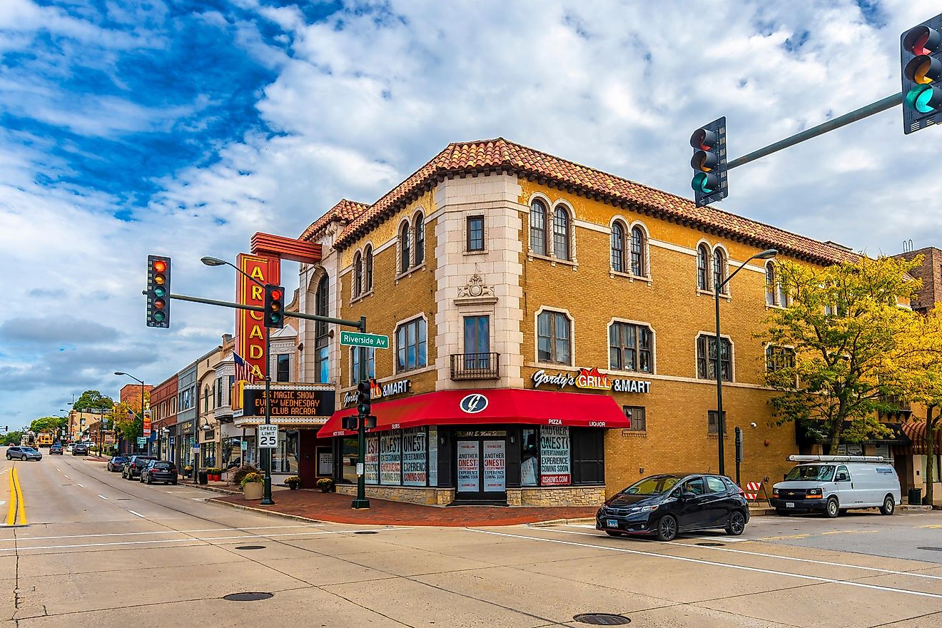 Street view of St. Charles, Illinois, via Nejdet Duzen / Shutterstock.com