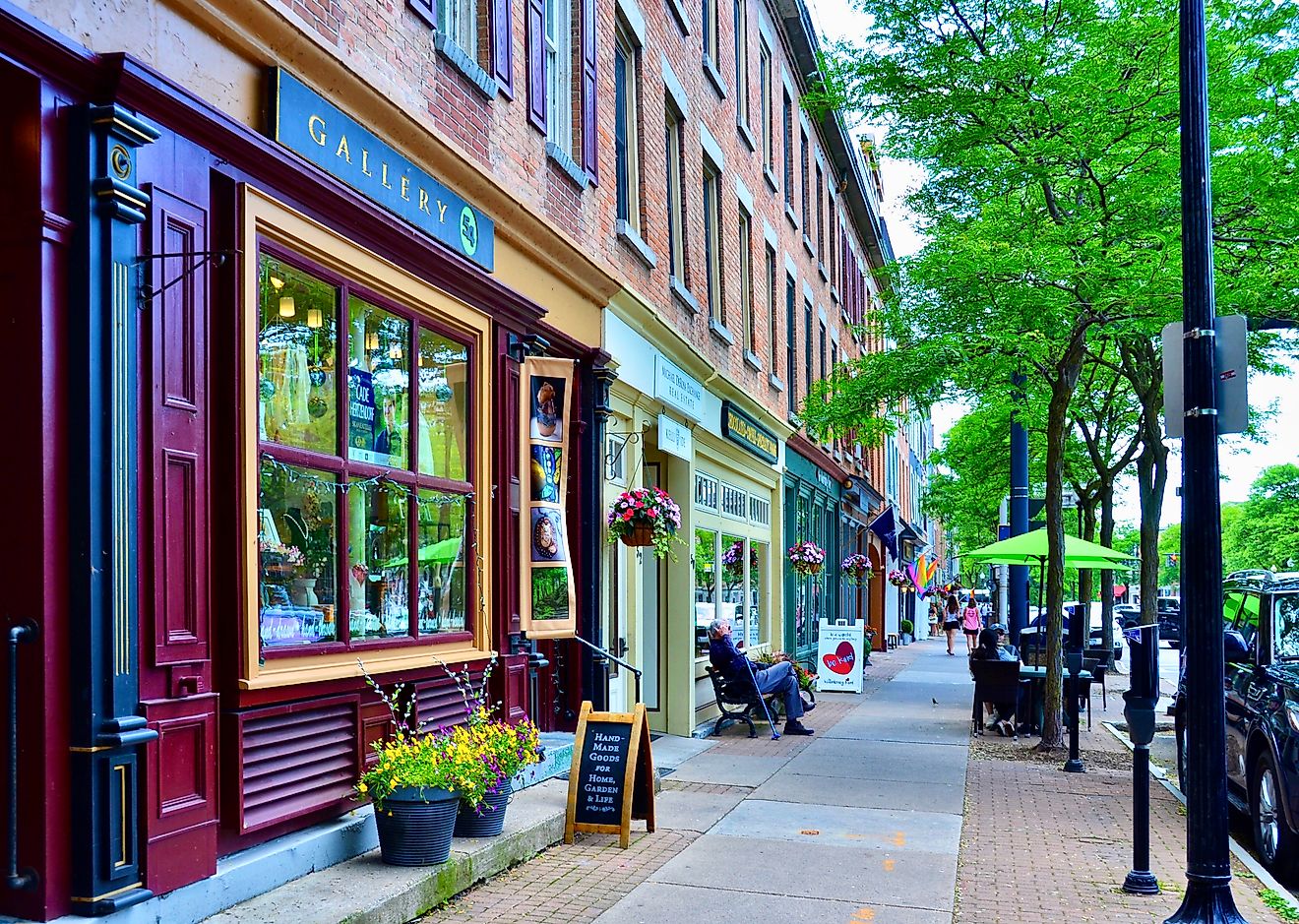 Street view of Skaneateles, New York, a charming lakeside town perched at the top of one of the Finger Lakes, about 20 miles from Syracuse. Editorial credit: PQK / Shutterstock.com