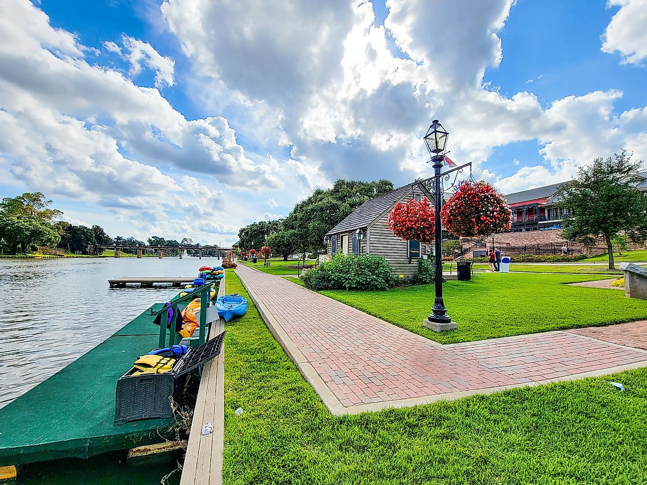 The Beau Jardin and Riverwalk in downtown Natchitoches. Editorial credit: VioletSkyAdventures / Shutterstock.com.